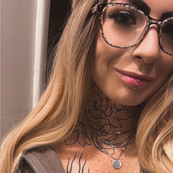 Meet your Posher, Lindsy - Picture 1 of 1